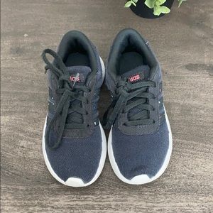 Gently used adidas shoes size 11t